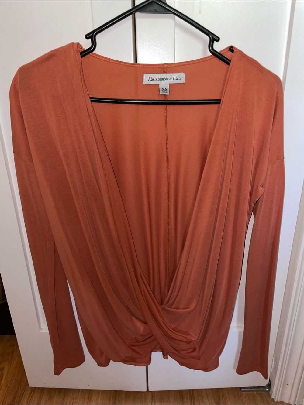 Abercrombie & Fitch Women's Rust Draped V-Neck Top. Size: XS